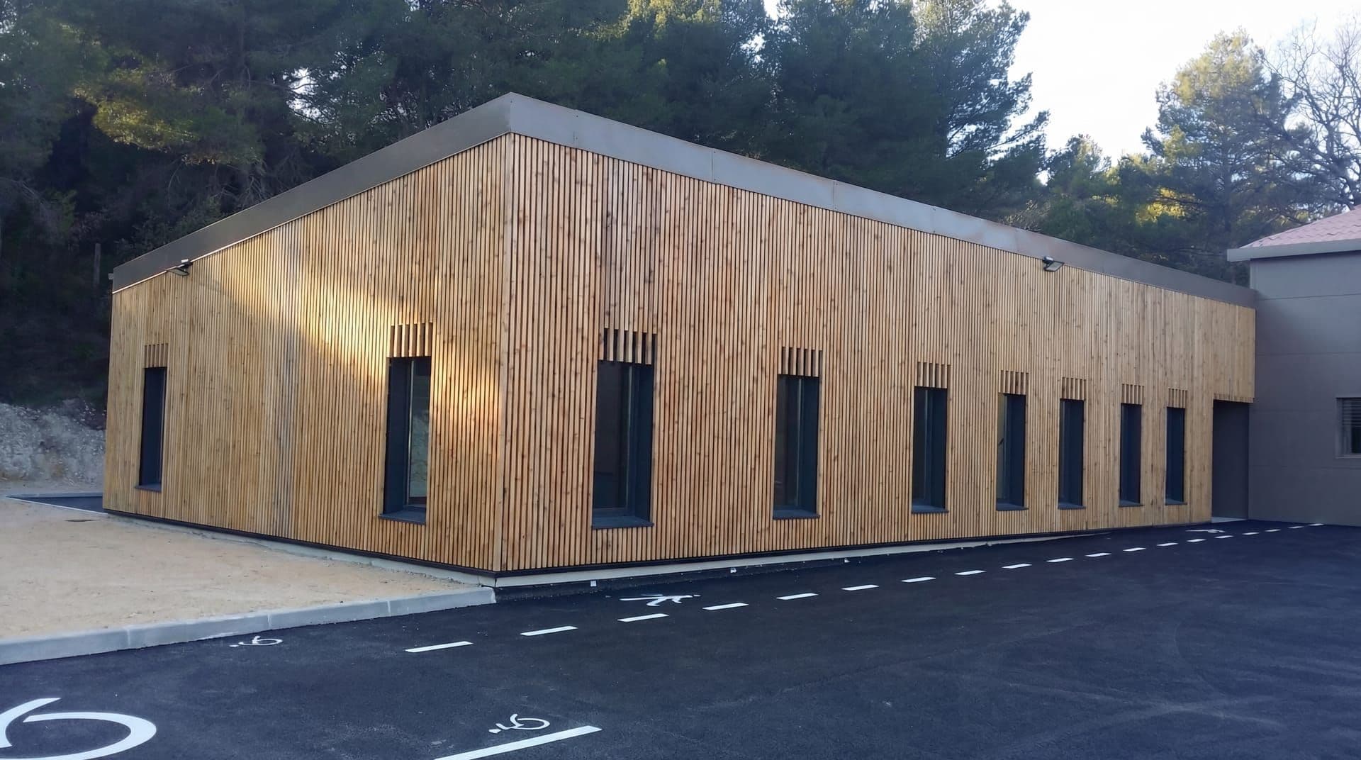 Équipement public CENTRE DE PREMIERE INTERVENTION - CPI à CUCURRON (84) — projet d'architecte Reservoir Architecture, image 2