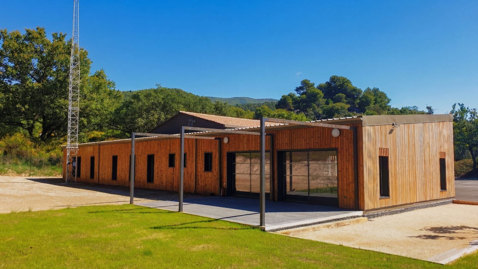 Équipement public CENTRE DE PREMIERE INTERVENTION - CPI à CUCURRON (84) — projet d'architecte Reservoir Architecture, image 3